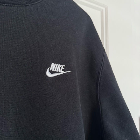 Nike Classic Black Crewneck Sweater Embroidered White Logo - Picture 3 of 10